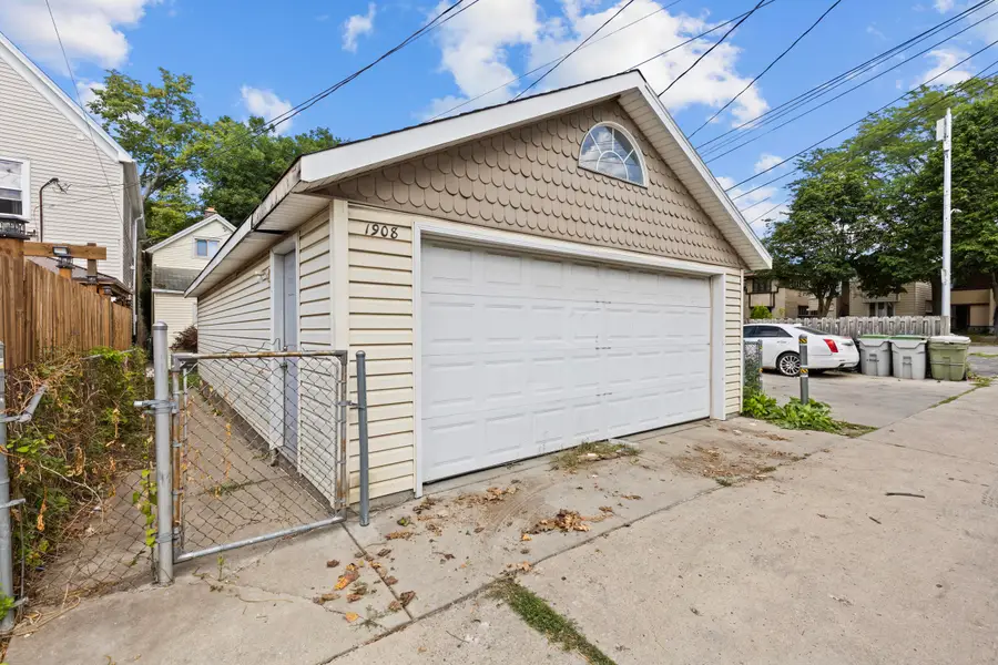 1908 S 28th St, Milwaukee, WI 53215 - #2