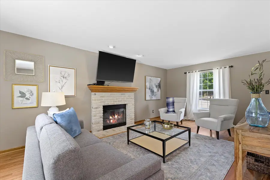 424 North Shore Ct, Pewaukee, WI 53072 - #3