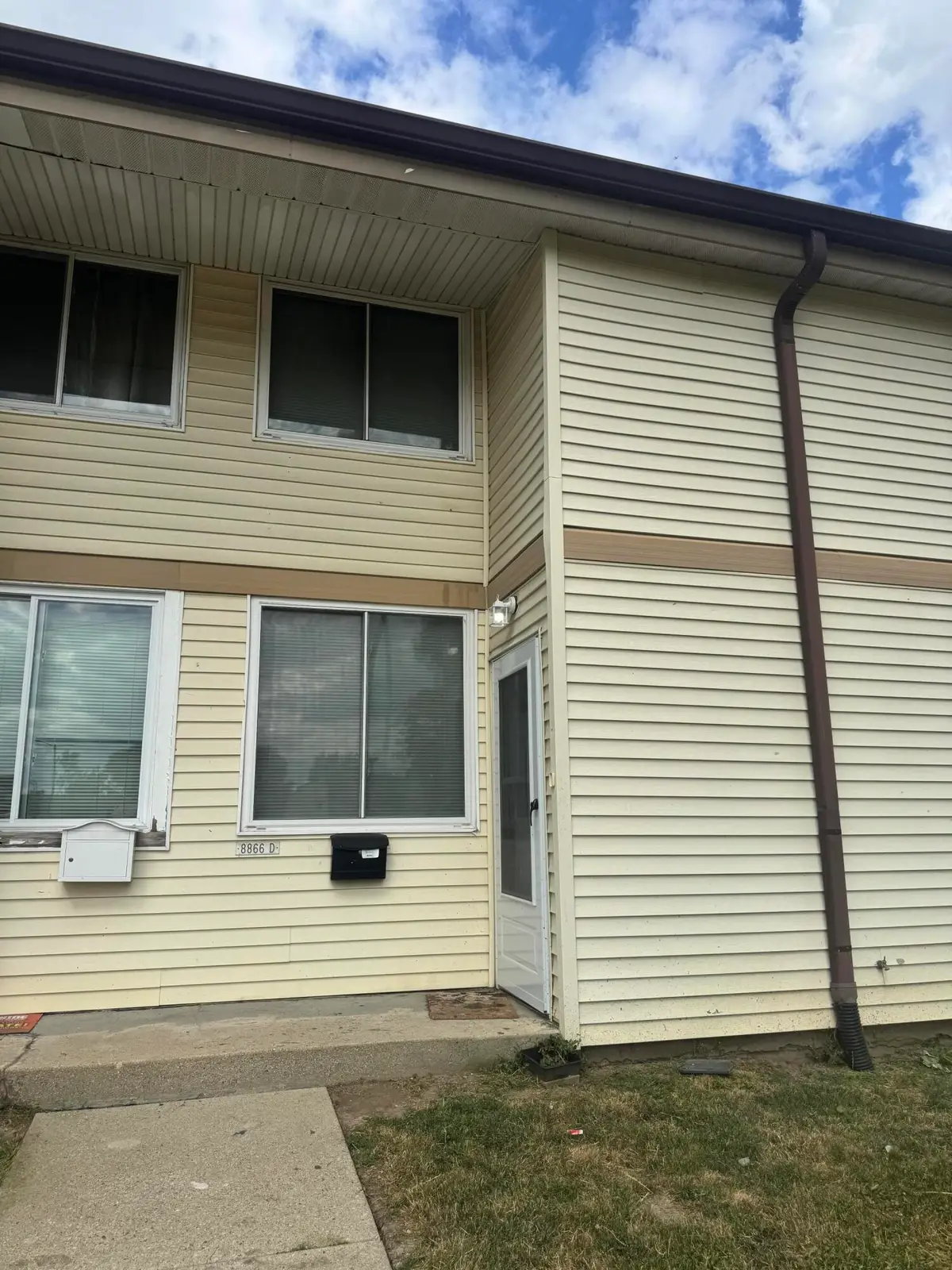 8866 N 95th St, Milwaukee, WI 53224 - #1