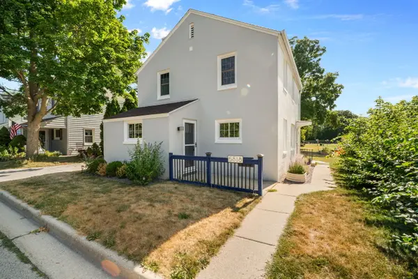 5818 Currant Ln, Greendale, WI 53219