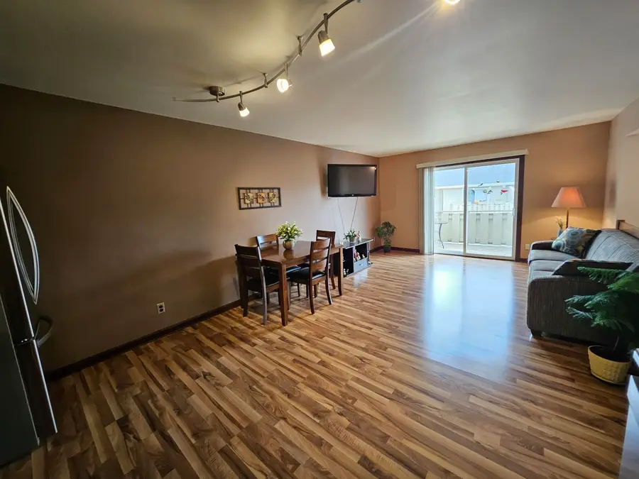 6461 S Crabapple Ct, Oak Creek, WI 53154 - #2