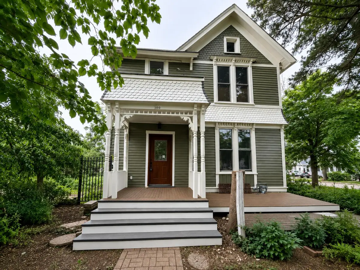 300 W Chestnut St, Burlington, WI 53105 - #1