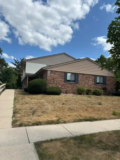 9442 W Maple Ct, West Allis, WI 53214 - #1