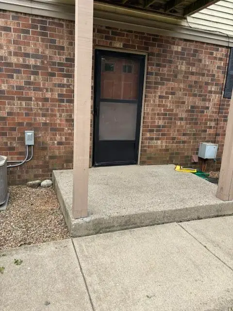 9442 W Maple Ct, West Allis, WI 53214 - #2