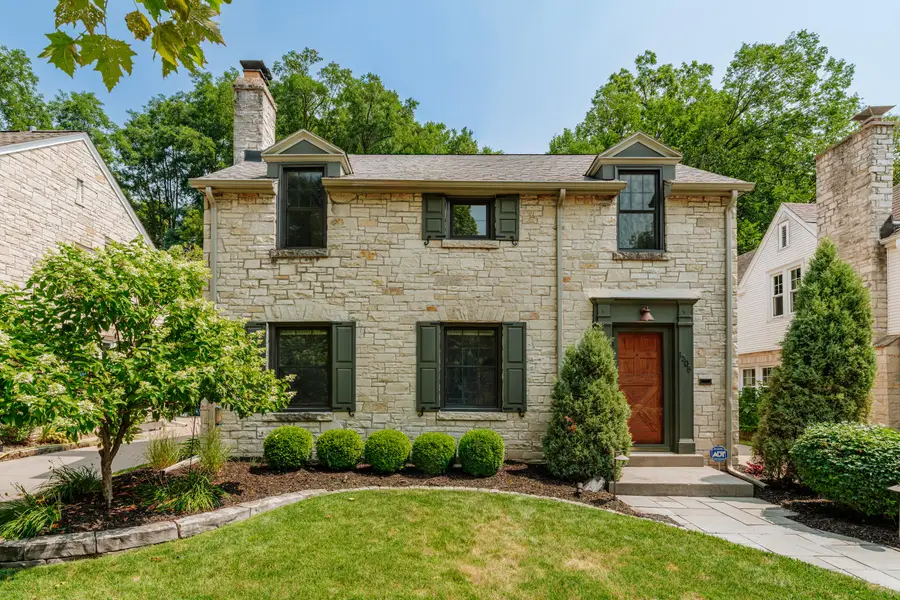 1306 Martha Washington Dr, Wauwatosa, WI 53213 - #2