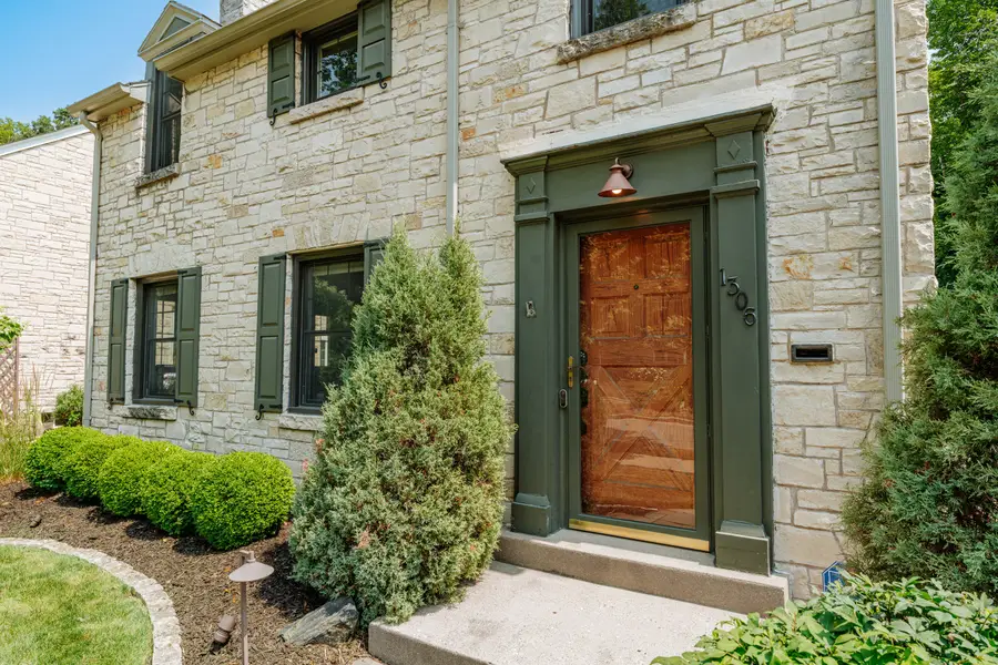 1306 Martha Washington Dr, Wauwatosa, WI 53213 - #3