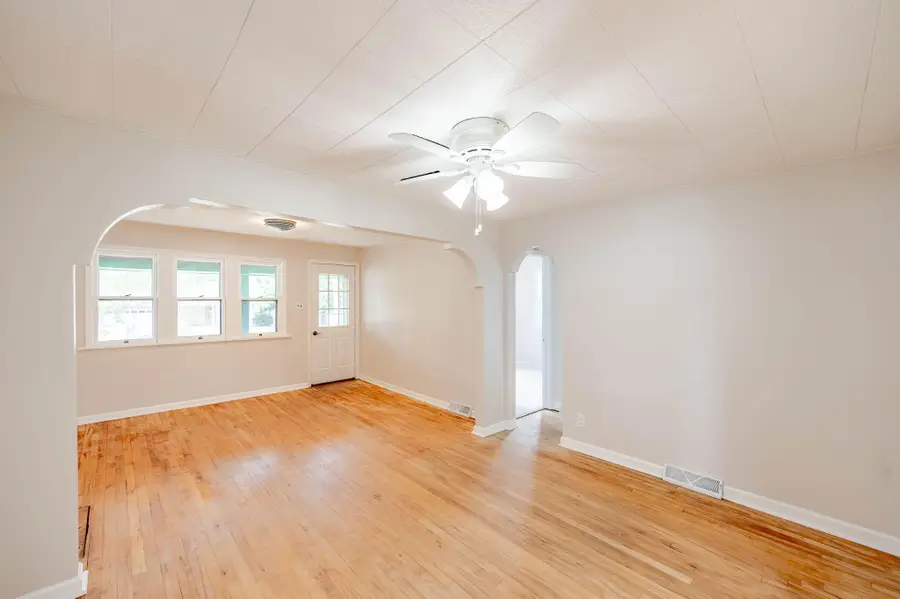 2502 W Kimberly Ave, Milwaukee, WI 53221 - #3