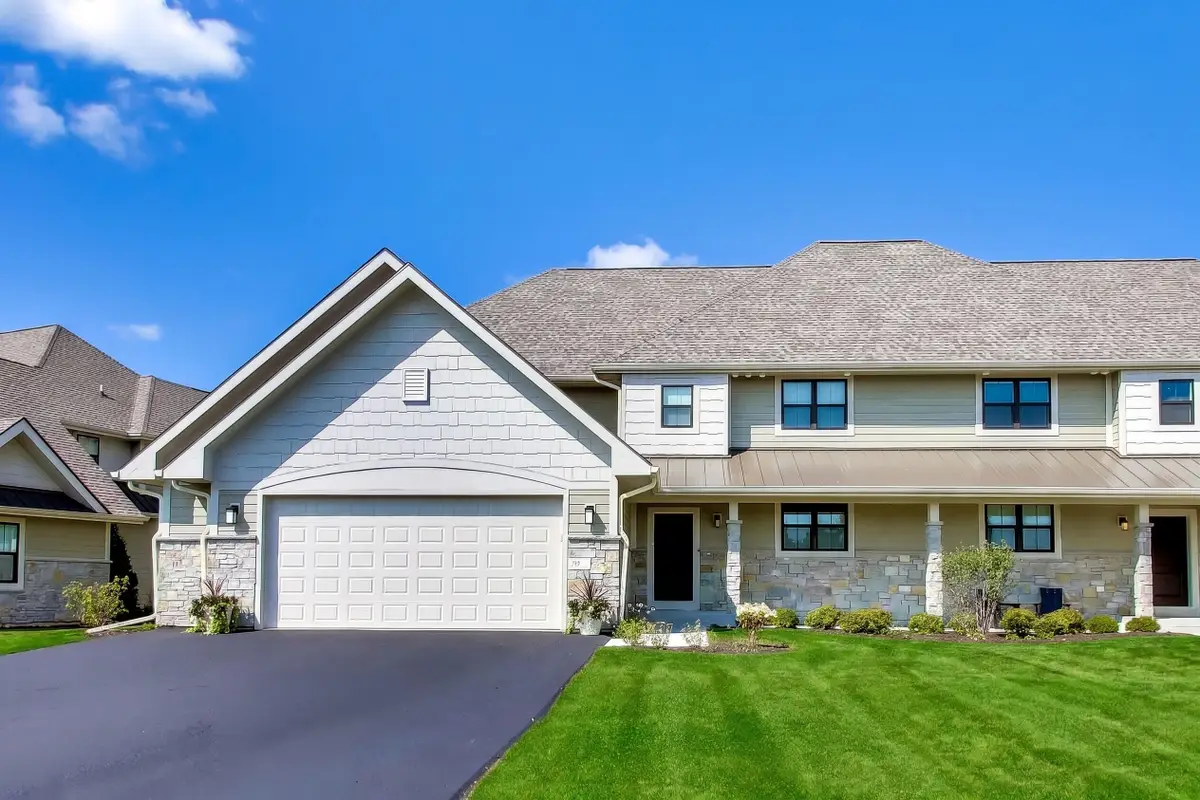 703 Greenview Cir, Geneva, WI 53147 - #1