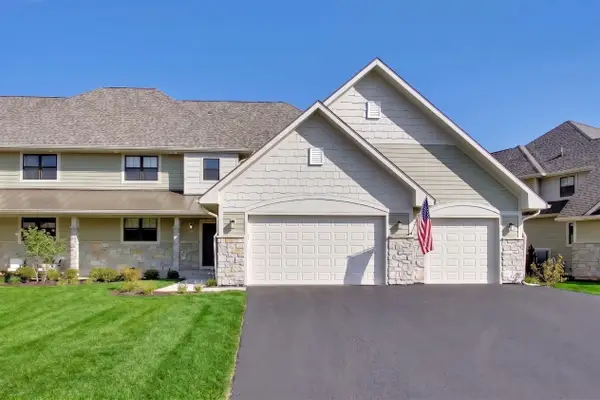 699 Greenview Cir, Geneva, WI 53147