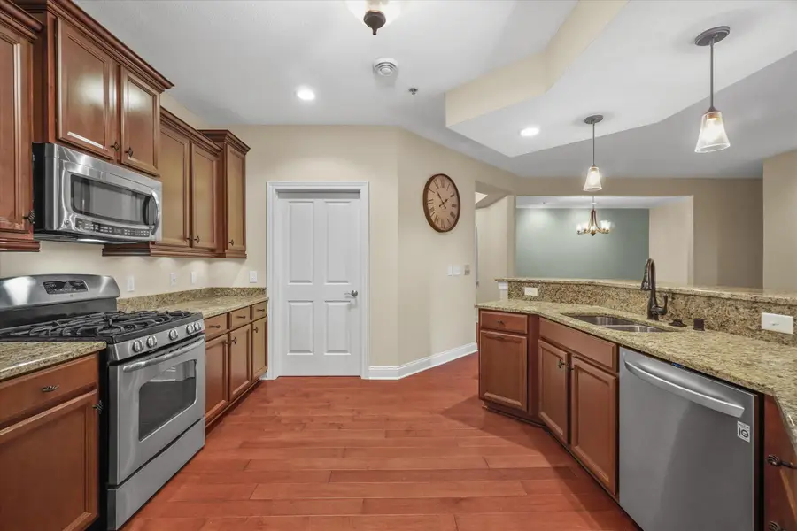 17490 Crest Hill Dr, Brookfield, WI 53045 - #3