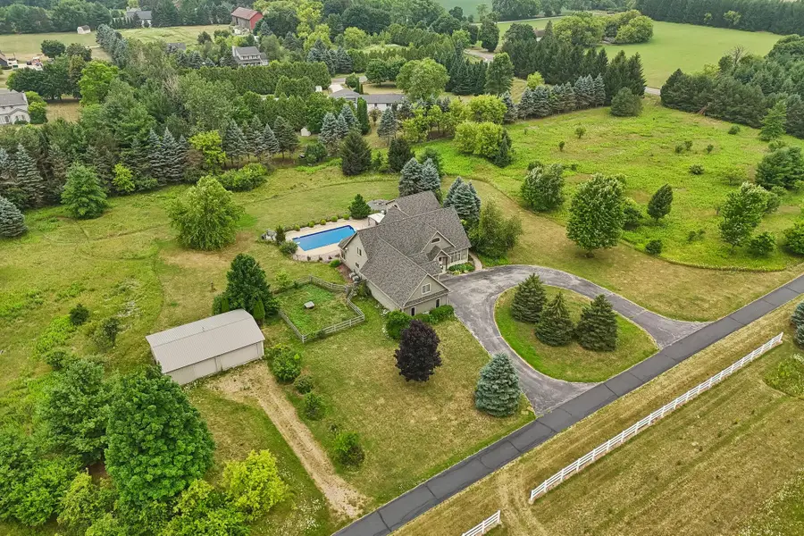 W287N8810 Center Oak Rd, Merton, WI 53029 - #2