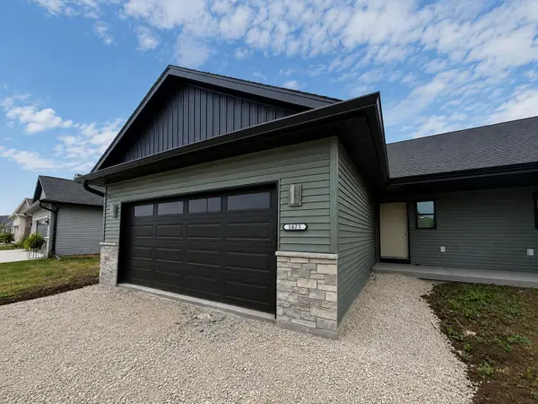 1823 Fairlawn Ct, North Fond Du Lac, WI 54937