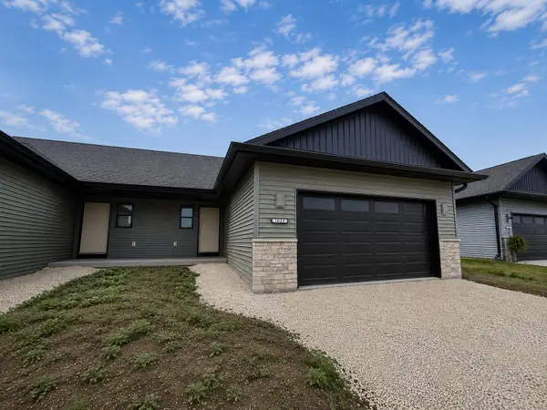 1825 Fairlawn Ct, North Fond Du Lac, WI 54937