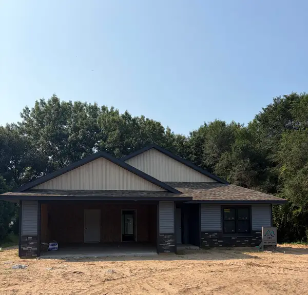 906 Jackpine Dr, Holmen, WI 54636