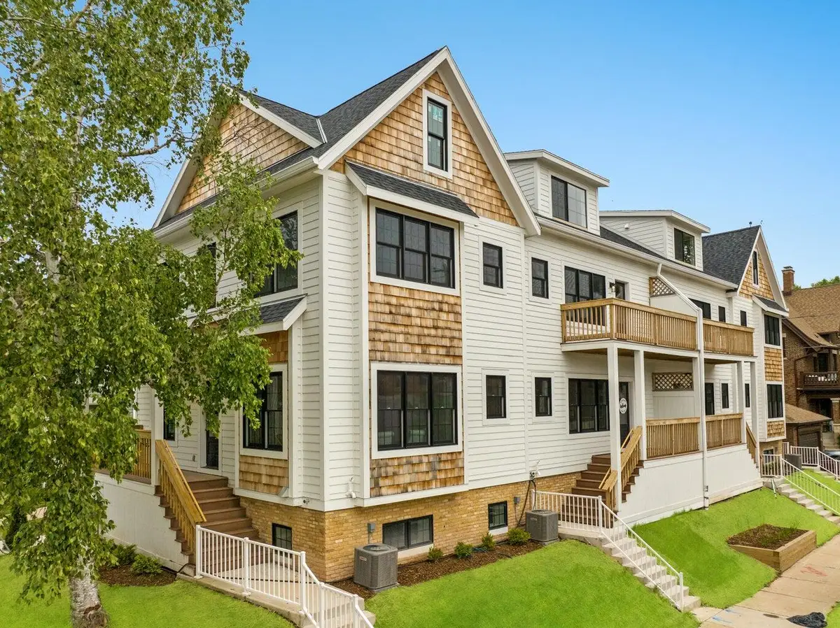 2604 E Park Pl, Milwaukee, WI 53211 - #1