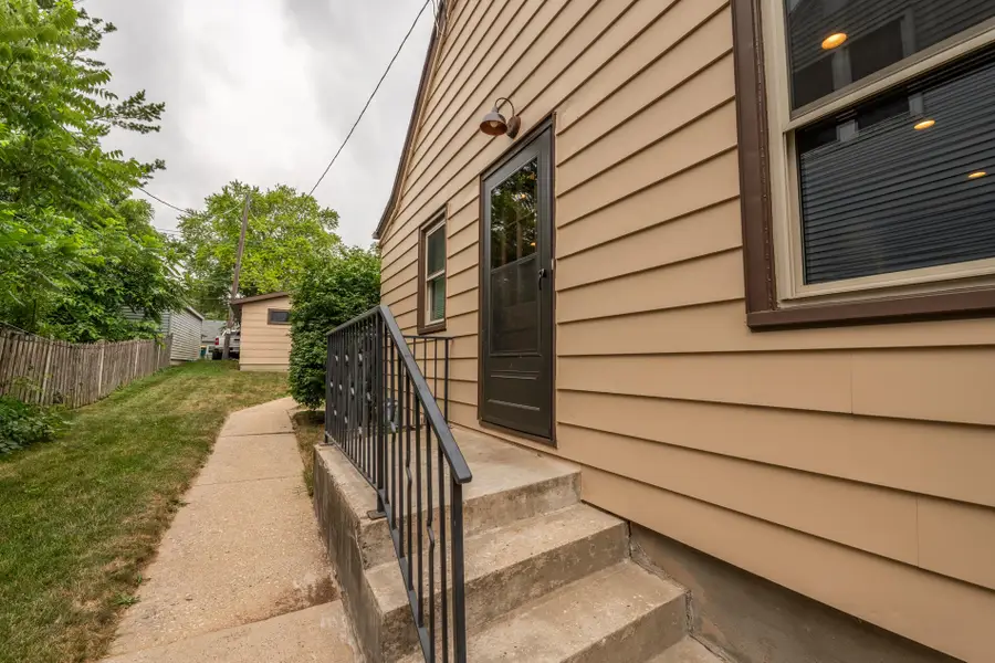 316 S 11th Ave, West Bend, WI 53095 - #2