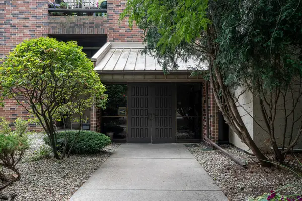2350 W Good Hope Rd, Glendale, WI 53209