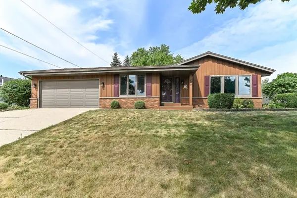 209 Parkview Dr, Burlington, WI 53105