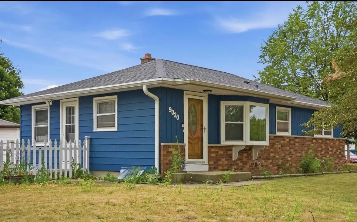 9020 S Chicago Ct, Oak Creek, WI 53154 - #1
