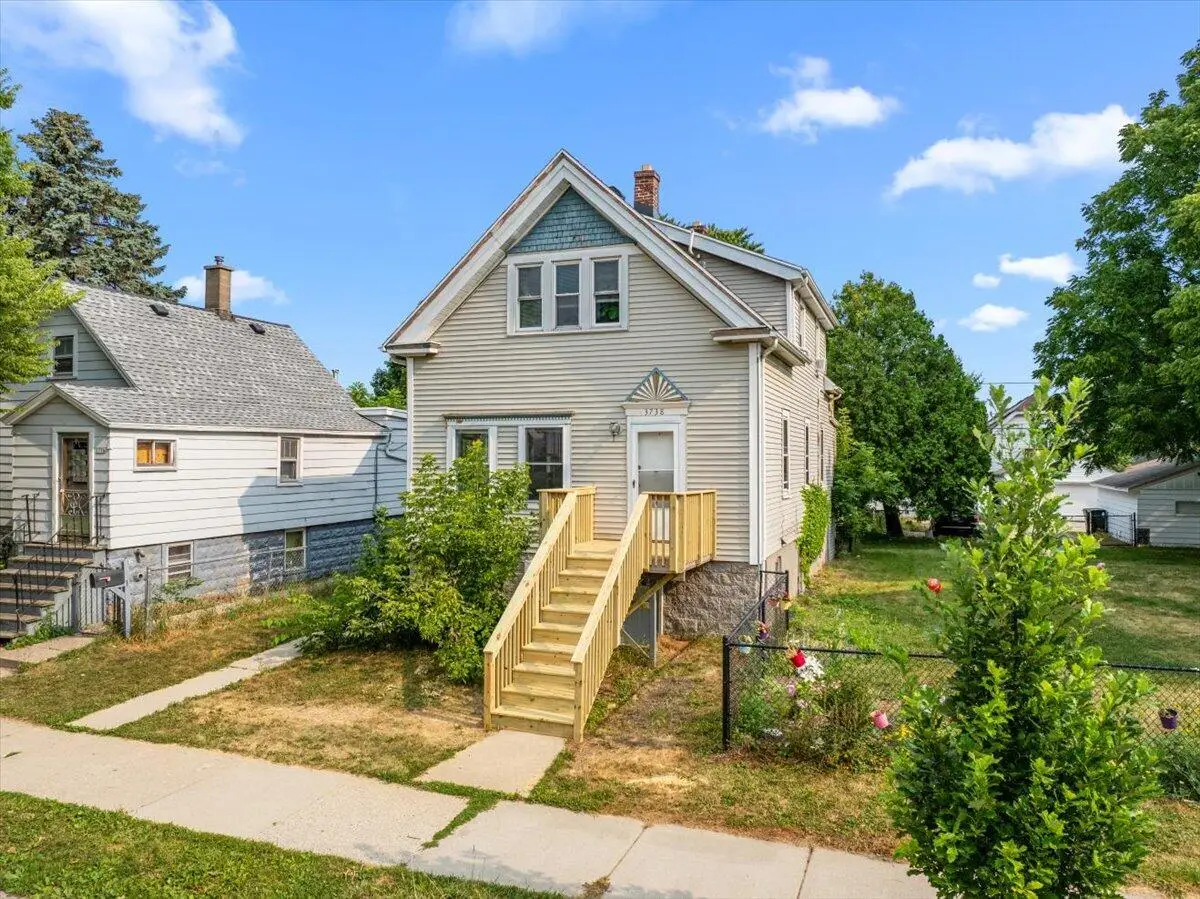 3738 E Pulaski Ave, Cudahy, WI 53110 - #1