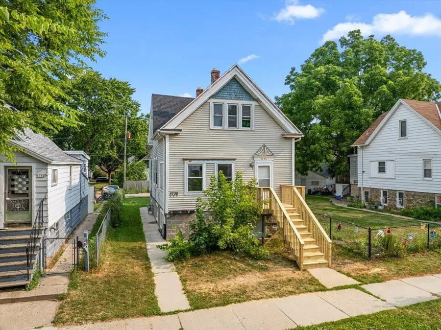 3738 E Pulaski Ave, Cudahy, WI 53110 - #3