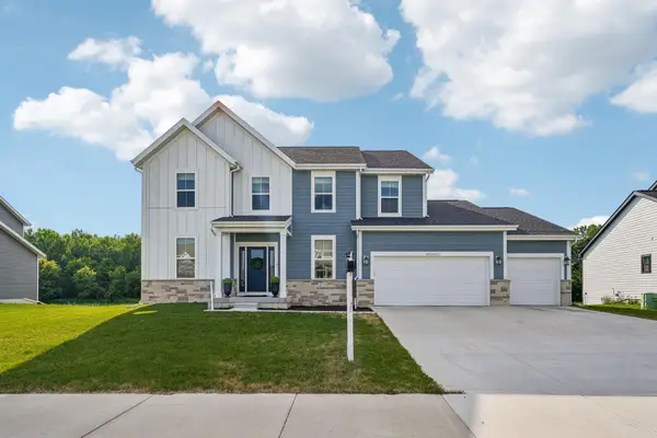 W242N5623 Peppertree Dr S, Sussex, WI 53089