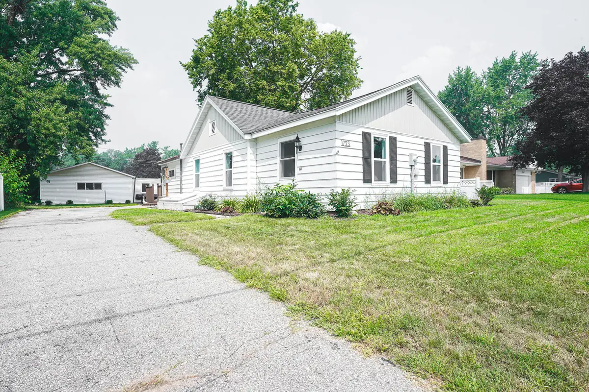 1723 Bainbridge St, French Island, WI 54603 - #1