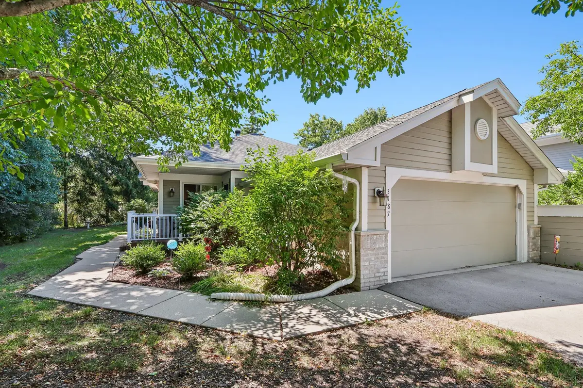 3187 S Waterford Ct, New Berlin, WI 53151 - #1