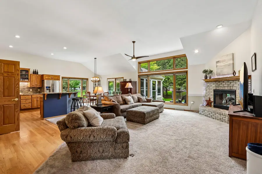W263N2367 Deer Haven Dr, Pewaukee, WI 53072 - #2