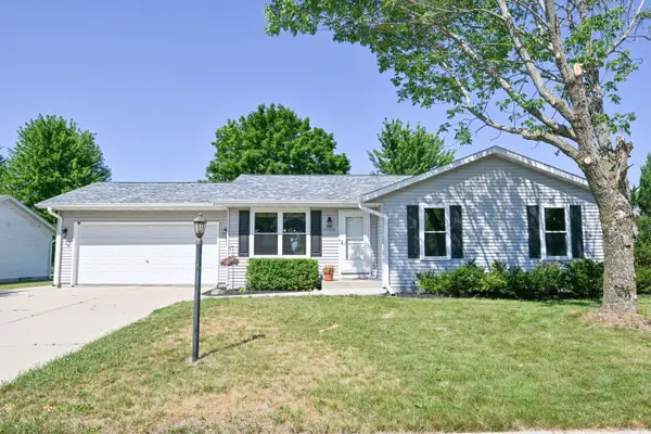 W201N16255 Ash Dr, Jackson, WI 53037