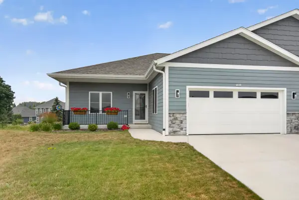1361 Scenic Pointe Ct, Hartford, WI 53027