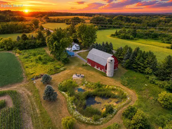 W6339 County Rd V, Lyndon, WI 53011