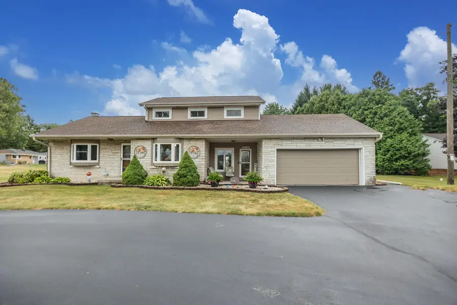 S94W14409 Groveway Ln, Muskego, WI 53150 - #2
