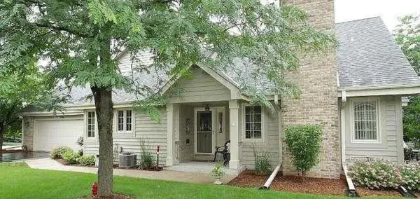 N21W24178 Dorchester Dr, Pewaukee, WI 53072