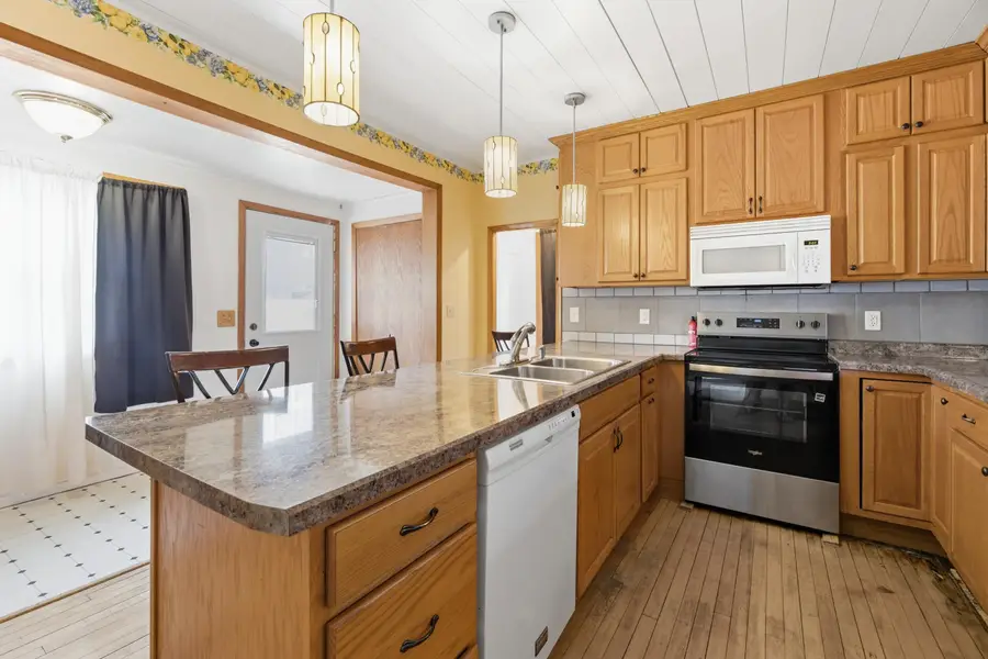 37 N Hill St, Fountain City, WI 54629 - #2