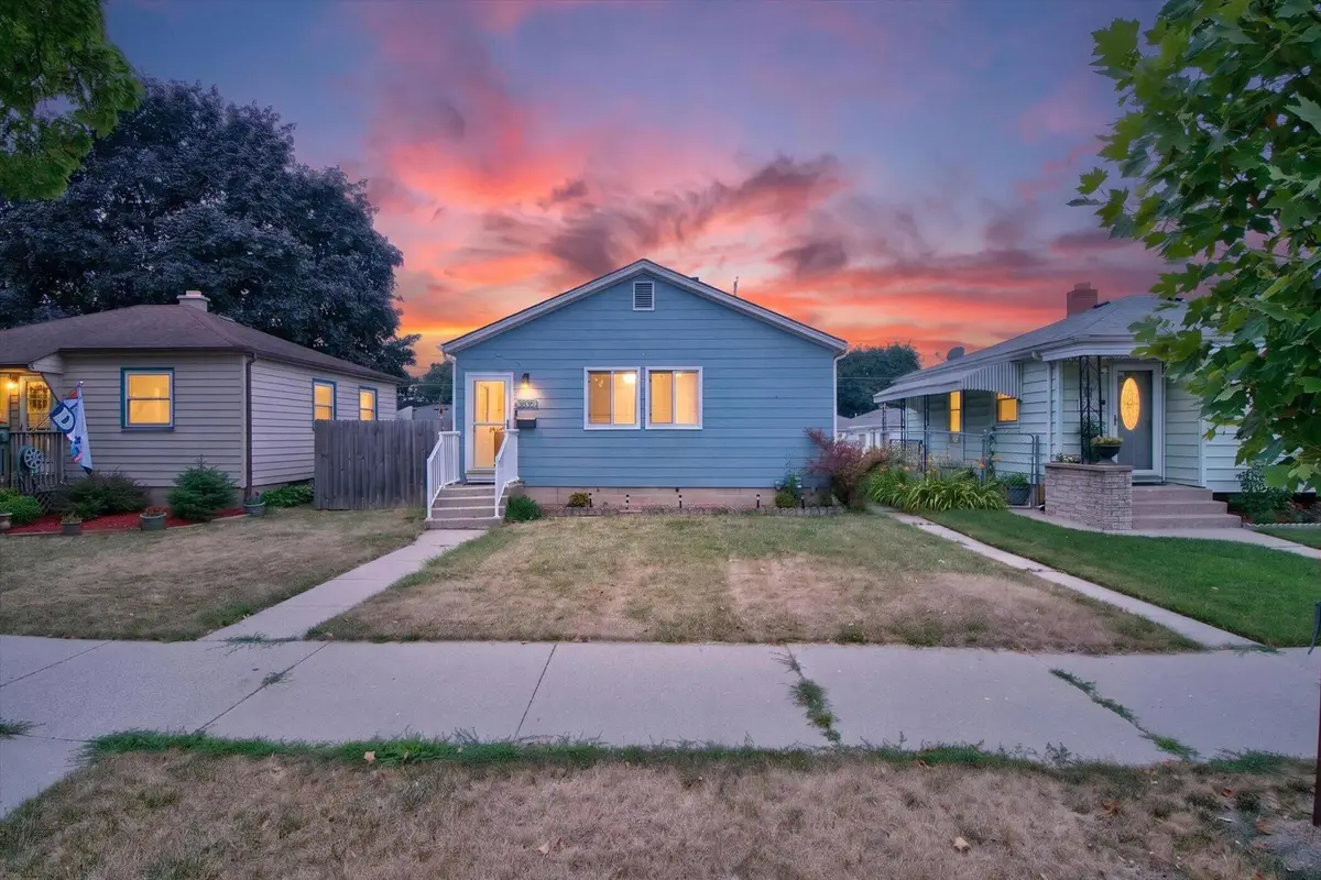 3835 S 17th St, Milwaukee, WI 53221 - #1