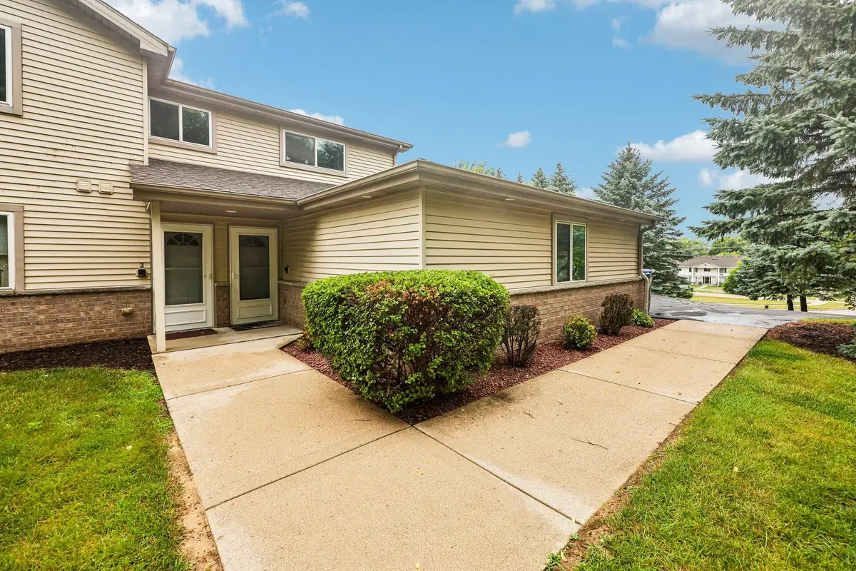 842 Evergreen Dr, Hartford, WI 53027 - #1