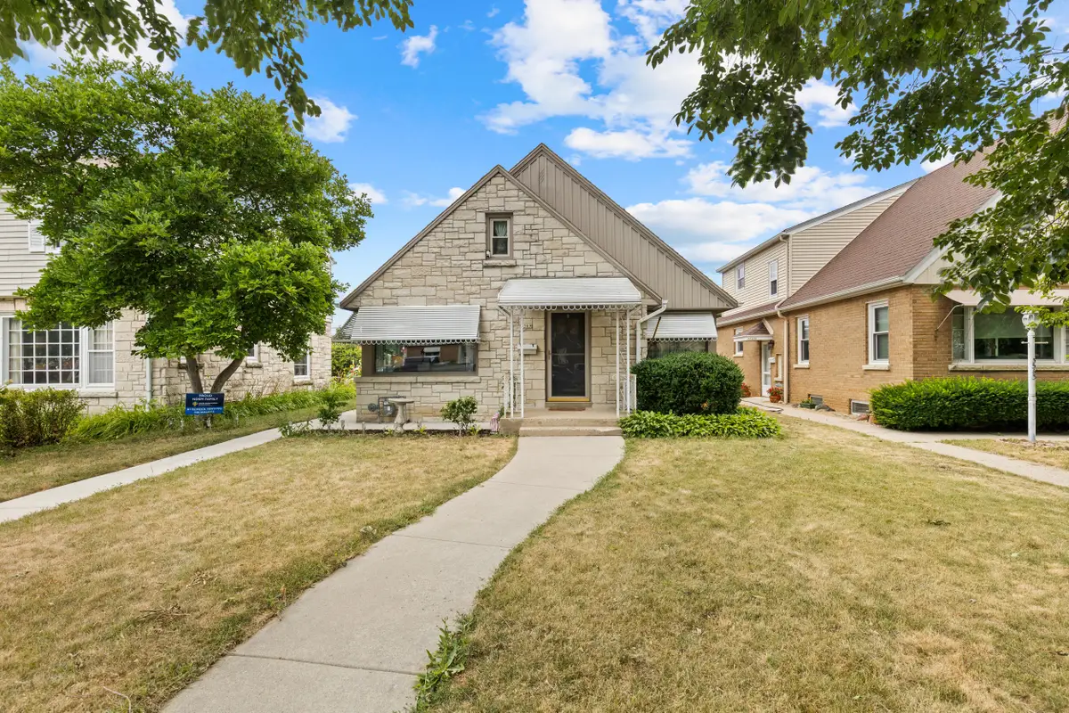 3569 S 14th St, Milwaukee, WI 53221 - #1