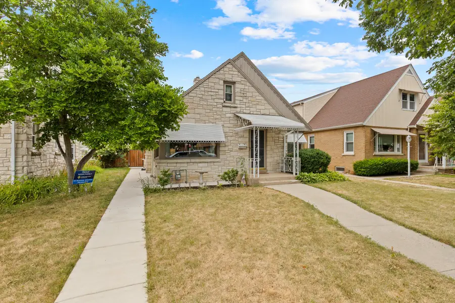 3569 S 14th St, Milwaukee, WI 53221 - #2