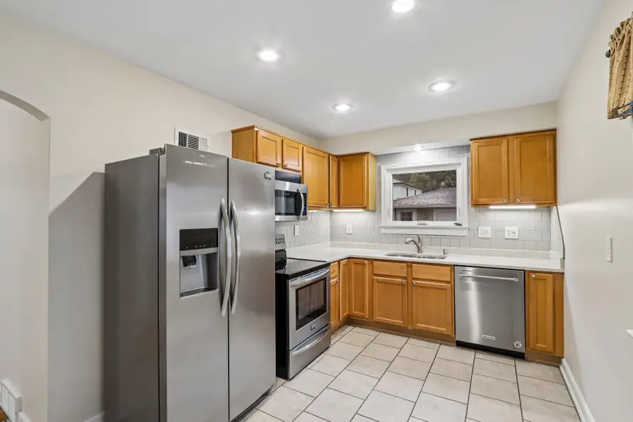 4628 N Hollywood Ave, Whitefish Bay, WI 53211 - #2