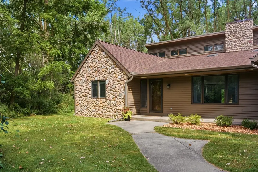 19800 W Briar Ridge Dr, Brookfield, WI 53045 - #2