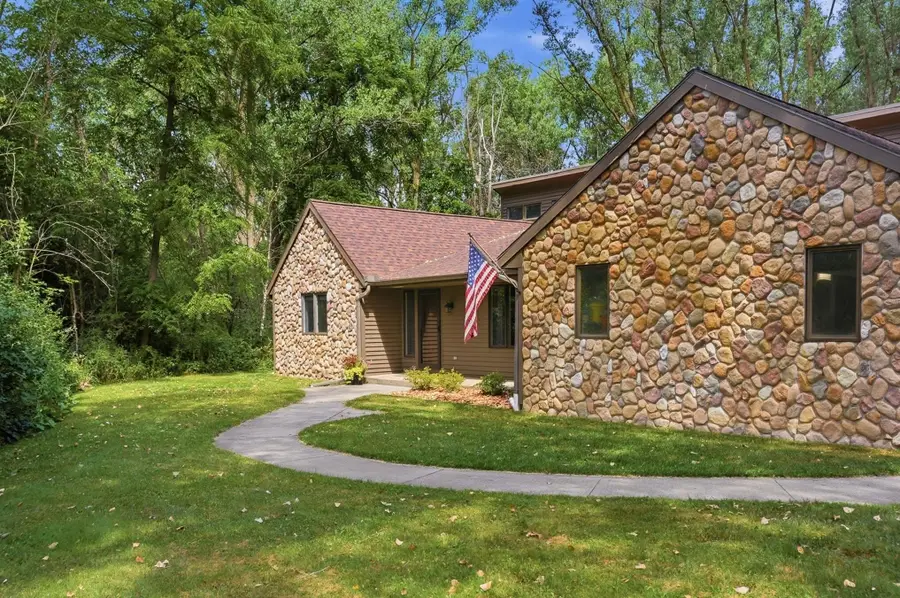 19800 W Briar Ridge Dr, Brookfield, WI 53045 - #3
