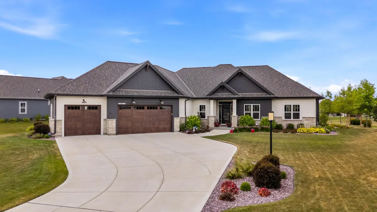 W198N4971 Hickory St, Menomonee Falls, WI 53051 - #1