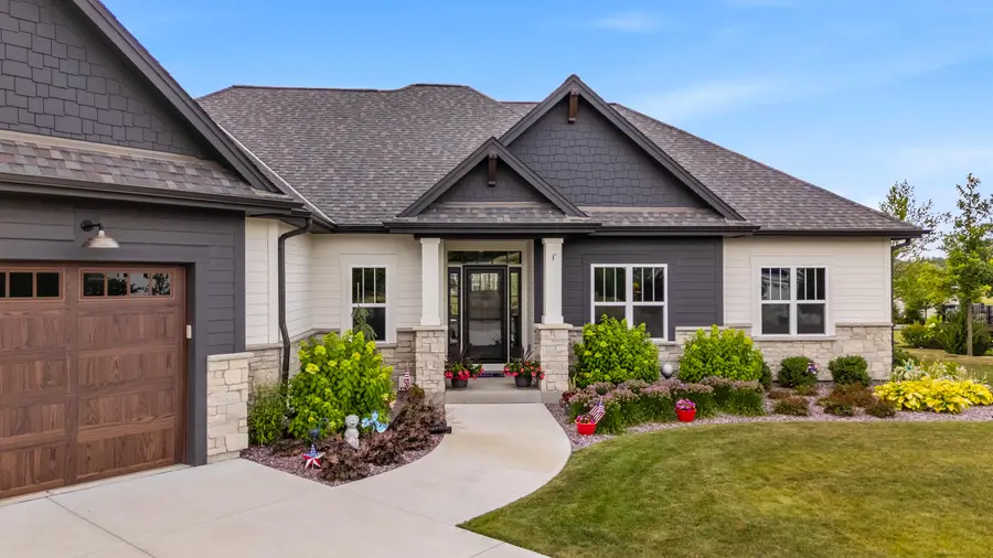 W198N4971 Hickory St, Menomonee Falls, WI 53051 - #2