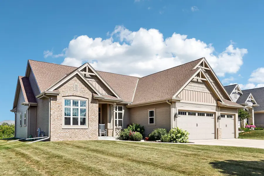 517 Spur Rd, Slinger, WI 53086 - #3