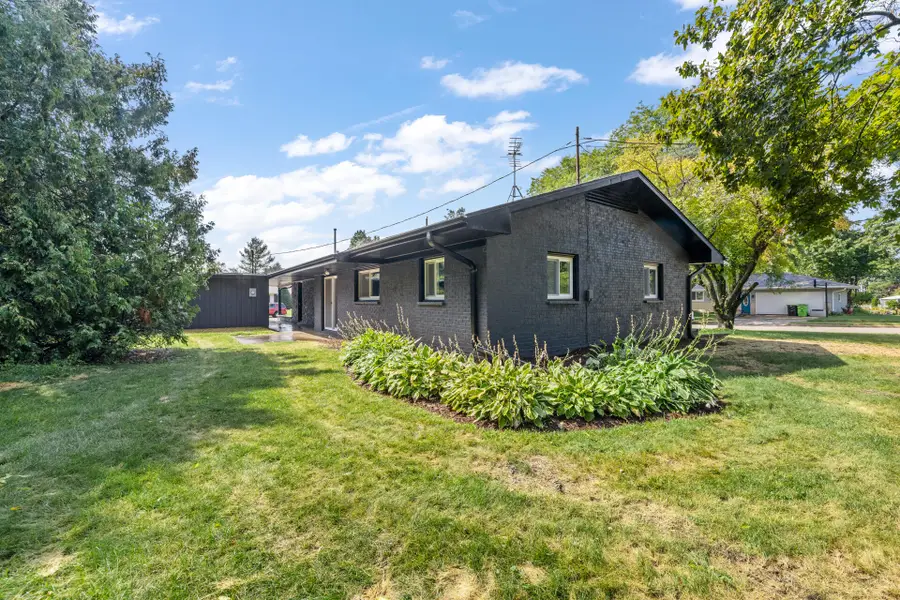 525 W Loos St, Hartford, WI 53027 - #3