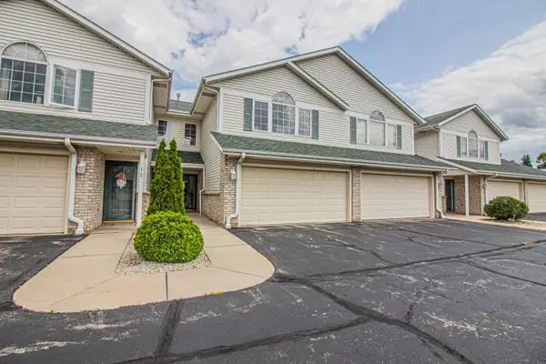 622 Shepherds Dr, West Bend, WI 53090