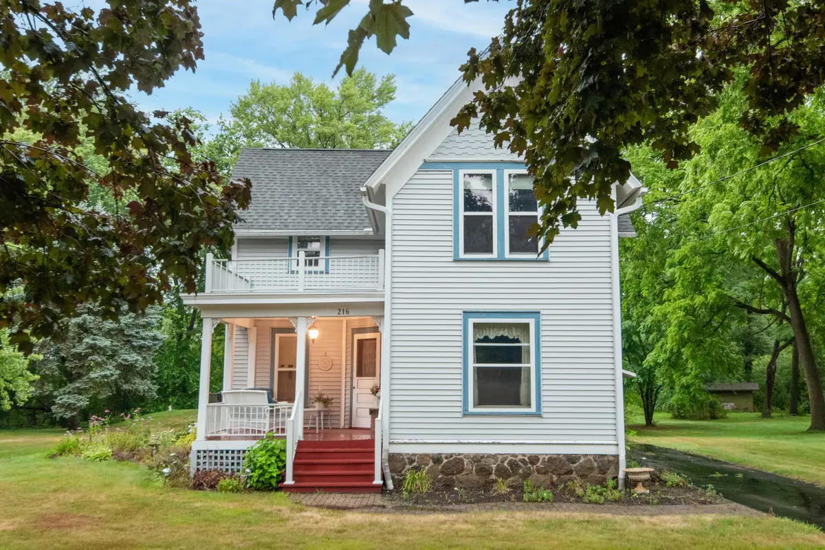 216 W Main St, Wales, WI 53183 - #1
