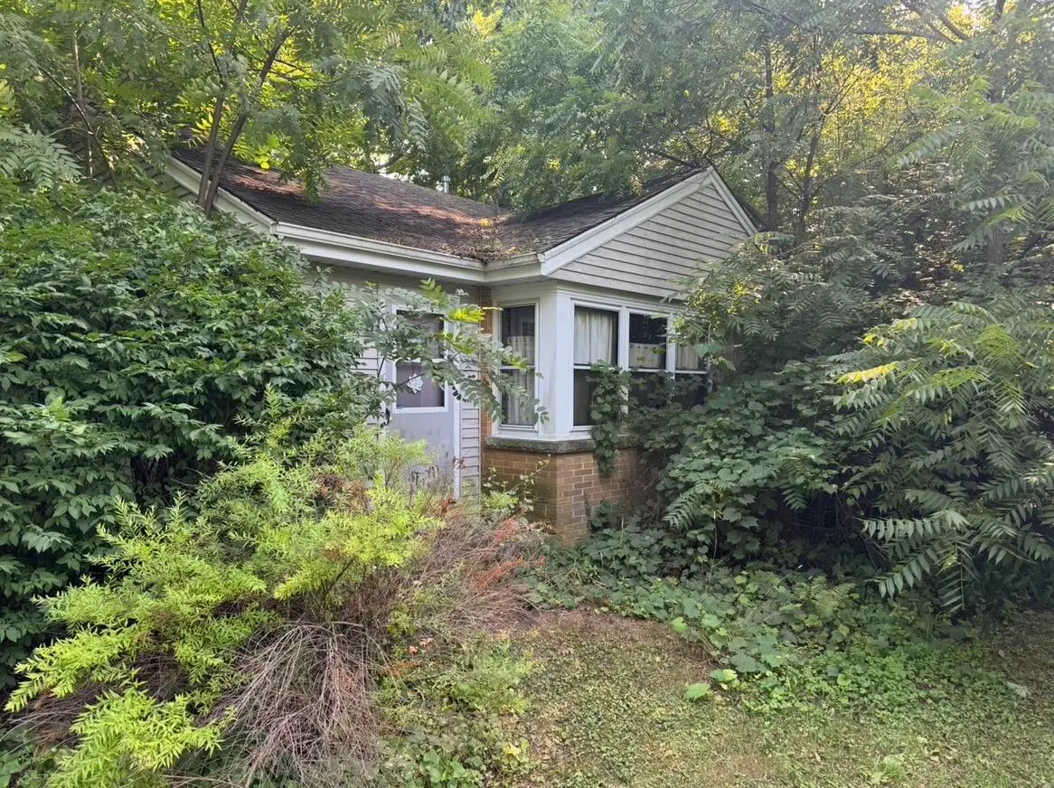 3629 W Woodward Dr, Franklin, WI 53132 - #1