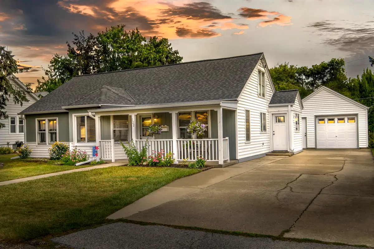 122 Elm St, Pewaukee, WI 53072 - #1